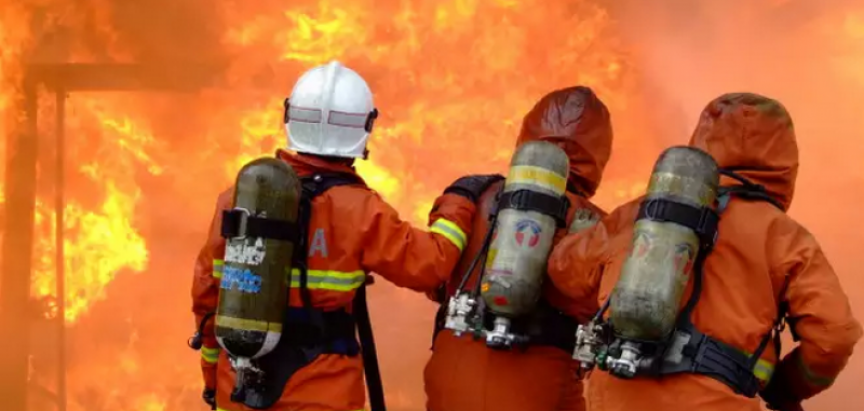 Split: Buknuo velik požar u barakama na Poljudu