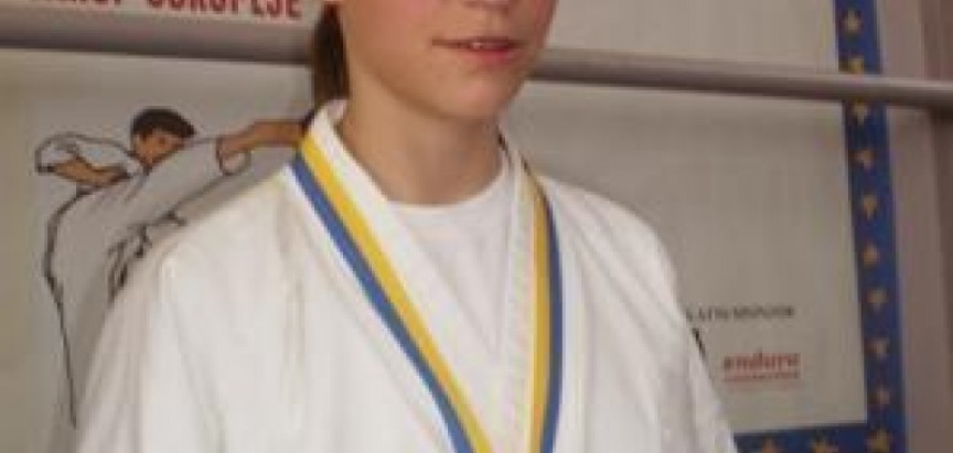 DelfinaTadić "zlatna" na karate turniru " AUSTRIAN JUNIOR OPEN 2014"
