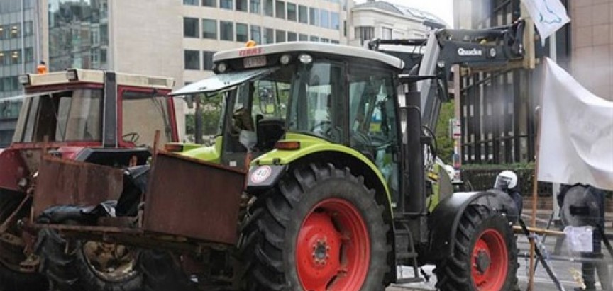 Europski mljekari traktorima blokirali Bruxelles