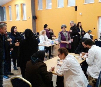 Studenti medicine iz Mostara na Gračacu mjerili tlak i šećer
