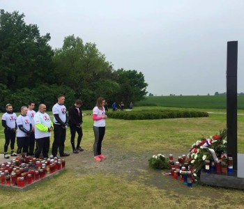 Najmlađa sudionica biciklističke karavane Jelena Ćališ položila cvjeće na Ovčari