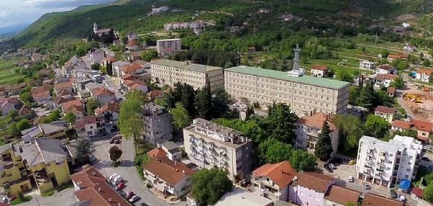 OBRAZOVANJE RUŠI BiH: Fakultetske diplome iz Svadbenog salona u Grudama