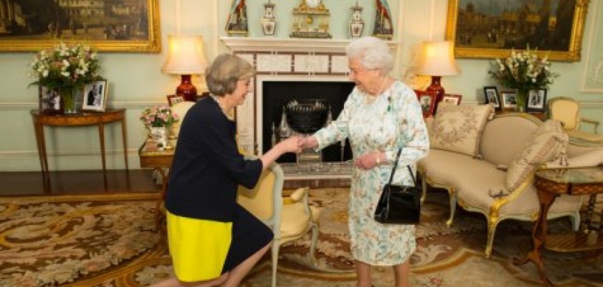 Theresa May službeno proglašena premijerkom Velike Britanije