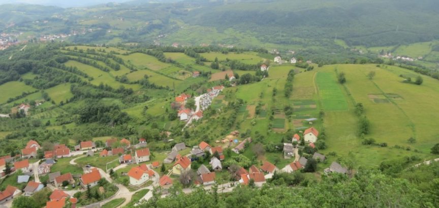 Spreman ugovor za vodovod u naseljima Gmići, Paljike i Borovnica