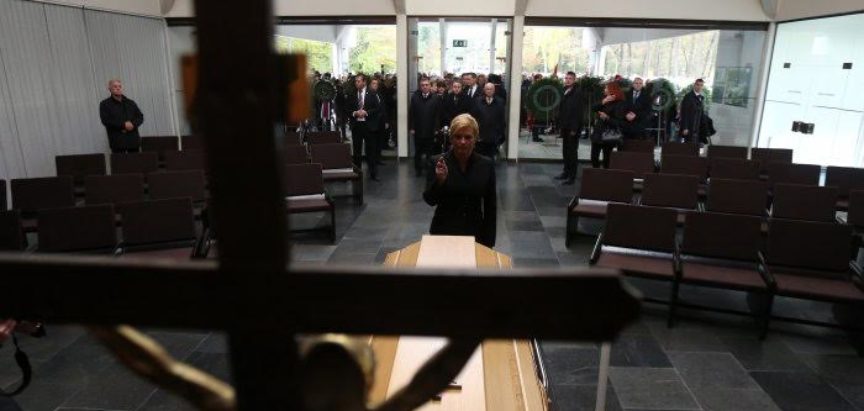 Predsjednica Republike Hrvatske odala počast žrtvama Hude Jame
