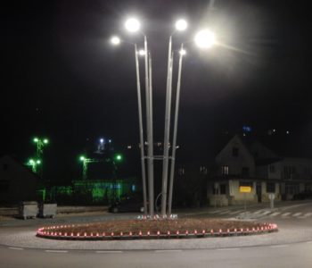 FOTO: Na kružnom toku u Prozoru zapaljene svijeće za Vukovar
