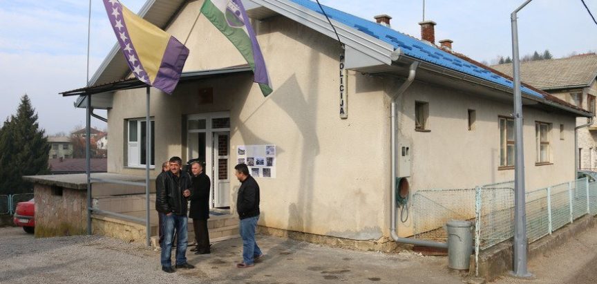 Cazin: Mještani vlastitim donacijama obnovili Policijsku stanicu