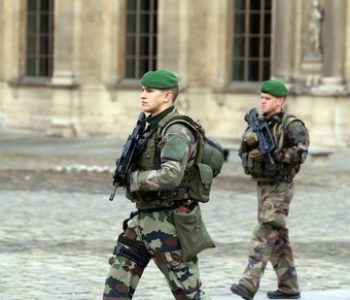 Pucnjava ispred Louvrea u Parizu, jedna osoba ranjena