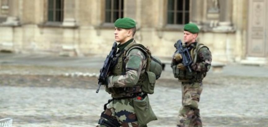 Pucnjava ispred Louvrea u Parizu, jedna osoba ranjena