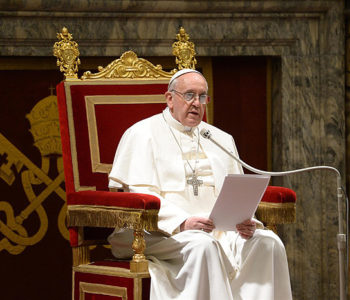 Papa Franjo odbio zarediti oženjene muškarce