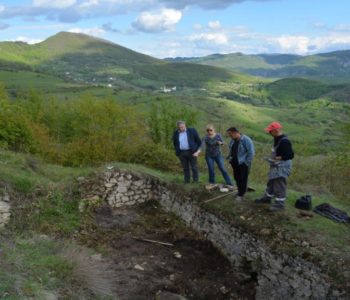 Foto: Započela arheološka istraživanja na brdu Gradac na Uzdolu