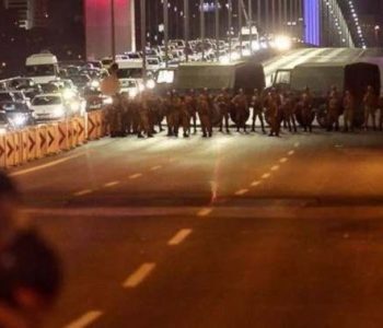 U Turskoj otpuštene tisuće policajaca, uposlenih u ministarstvima i akademika