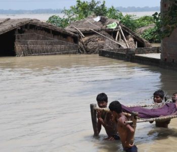 U poplavama u Indiji poginule 393 osobe