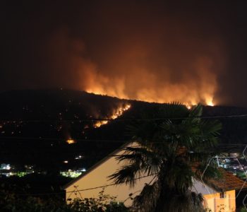 Pred Čapljincima besana noć: Vatra se spušta prema kućama na Gradini