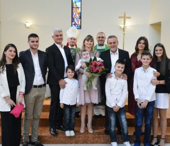 Krštenje osmog djeteta u obitelji Jeličić u Retkovcu u Zagrebu