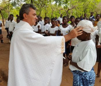DON IVAN STOJANOVIĆ – Misionar iz Afrike u razgovoru za Dnevno:  ‘Nemaju pitke vode, ali zato slave Boga cijelim svojim bićem’