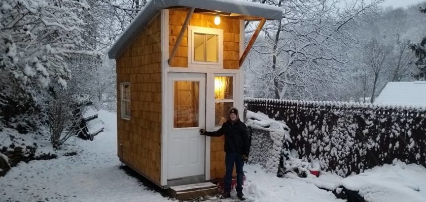 Dječak (13) izgradio kućicu za samo 10.000 kn, u njoj ima sve