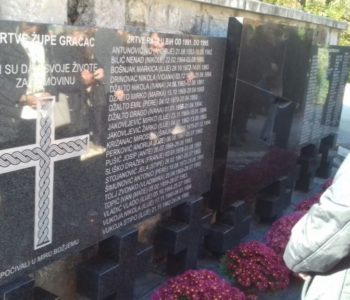 Foto: Blagoslovljen spomenik za žrtve II. Svjetskog rata i  rata u BiH iz župe Gračac