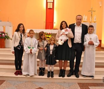 Kardinal Puljić krstio Ritu, šesto dijete u obitelji Ivančević