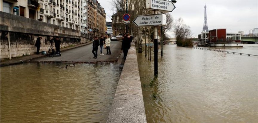 Razina Seine dosegla vrhunac u Parizu, sada se očekuje opadanje