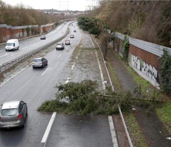 Osmero mrtvih u oluji na sjeveru Europe, kaos u prometu