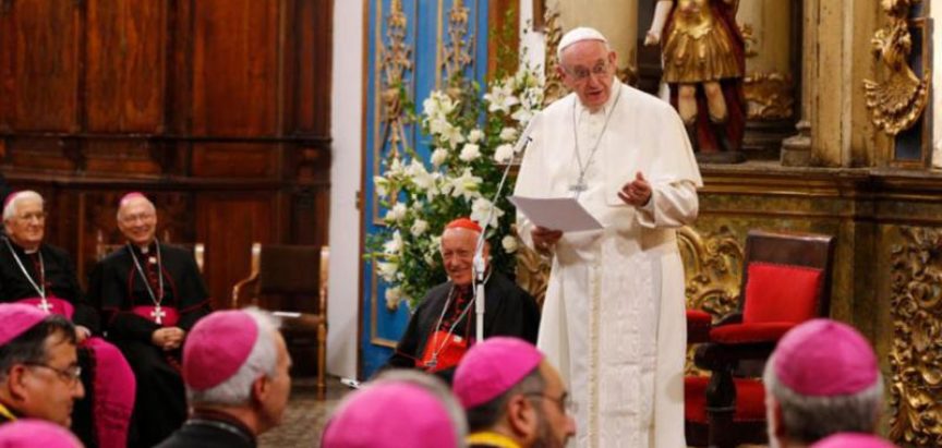 Papa poručio biskupima da se bore protiv klerikalizma