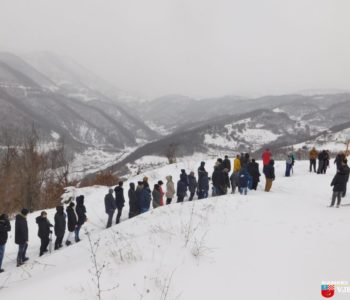 Foto: Put križa na Gradac po snijegu i velikom minusu