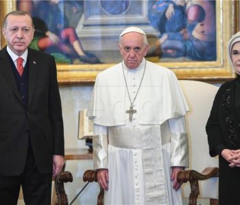 Papa darovao Erdoganu simbol mira; kurdski prosvjednici sukobili se s policijom