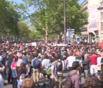 Deseci tisuća francuskih ljevičara marširali protiv Macrona