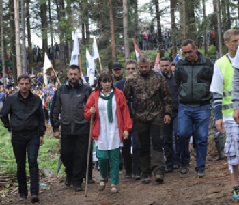 Marš mira u spomena na stradanja Bošnjaka, Orić predvodi marš…zanimljivo…
