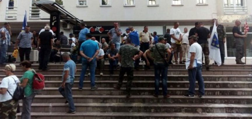 Političari ponovno prevarili branitelje i kukavički pobjegli požarnim stepenicama: Zakon o demobiliziranima opet na početku