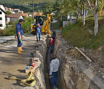 Foto: Radovi na izmjeni azbestnih cijevi na glavnom cjevovodu za naselja Gornje Rame napreduju prema planu