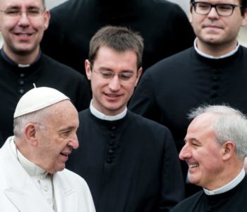 Je li celibat uzrok svećeničke pedofilije u Katoličkoj crkvi?