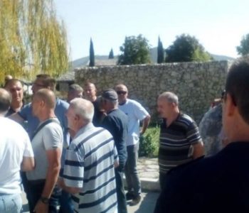 Policija čuva Čovića: Prosvjedna šetnja branitelja, kod restorana gdje se Čović druži s diplomatima