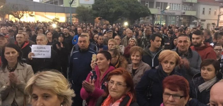 Prosvjed žitelja Bihaća: Tisuće migranata na ulicama, ugrožena nam je sigurnost