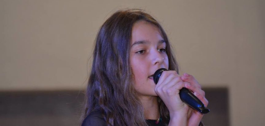 Najava: Katarina Zadro s vlastitom pjesmom nastupa na XIV. Međunarodnom dječjem festivalu “Dok teče Lašva”