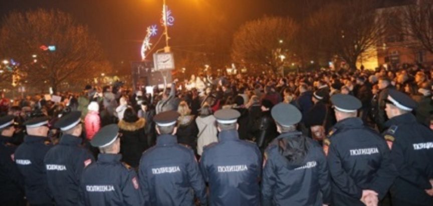 Banja Luka u kaosu, uhićuju se prosvjednici, otkazan koncert