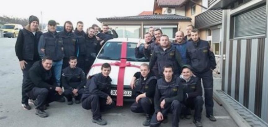 Radnici u Bihaću svom kolegi za Novu godinu kupili automobil