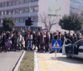 Mame iz cijele Hercegovine okupile su se  u Mostaru u mirnoj šetnji naziva “Podrška Za Majku”