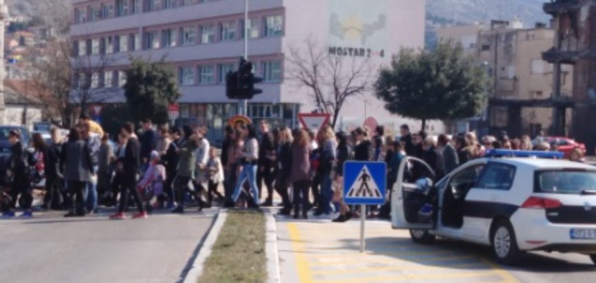 Mame iz cijele Hercegovine okupile su se  u Mostaru u mirnoj šetnji naziva “Podrška Za Majku”