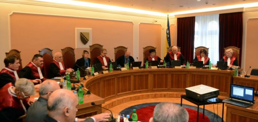Ustavni sud BiH: Osporena odredba Zakona o Danu RS nije u skladu s Ustavom BiH