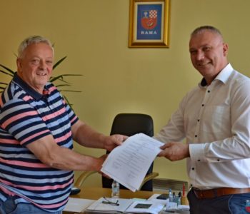 Potpisani Ugovori za uređenje puta prema Orašacu, Kozo i Ometala-Ćališi