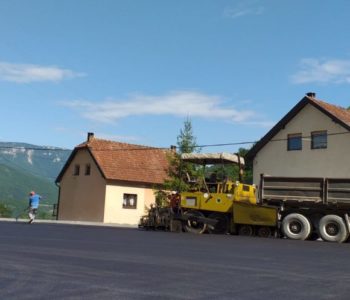 Foto: Mjesna zajednica Gračac dobila malonogometno igralište