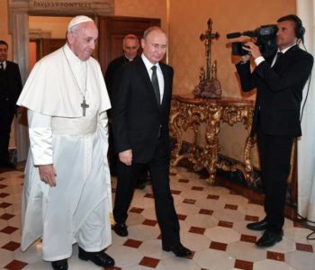 Papa Franjo sastao se s Putinom