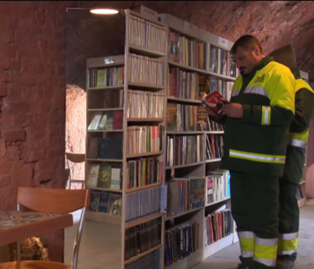 Smetlari skupljali odbačene knjige s otpada i napravili vlastitu knjižnicu