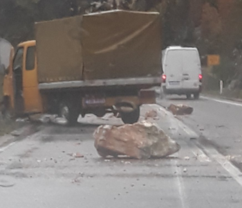Kamen se odronio i pao na kamion kod Mostara, vozač ozlijeđen