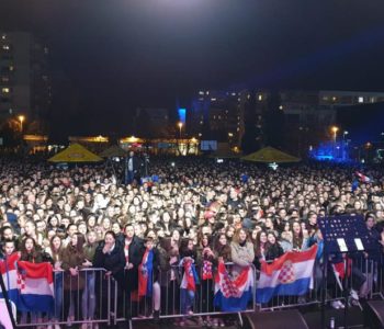 Preko 10.000 ljudi dočekaolo srebrne rukometaše u Mostaru