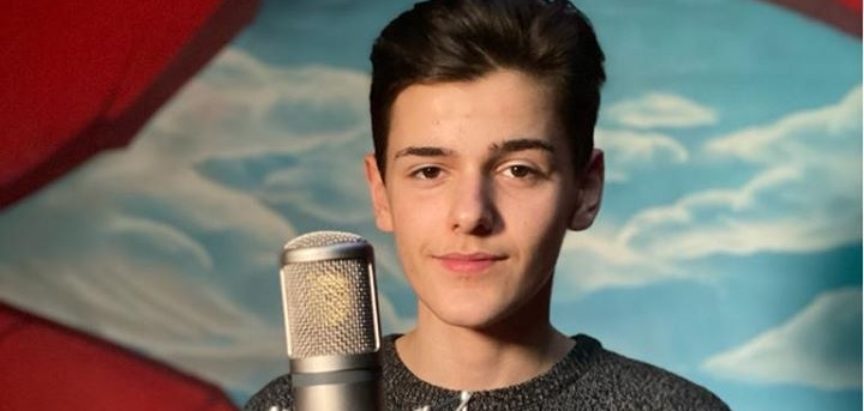 Rasplakao je regiju kao 11-godišnji dječak, a sad je favorit za Eurosong