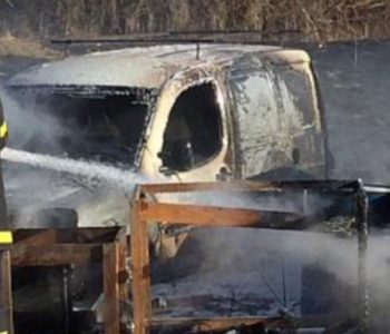 Zbog paljenja suhe trave izgorjela dva vozila kod Tomislavgrada