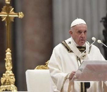 Papa predsjeda molitvom s blagoslovom Urbi et Orbi na Trgu sv. Petra